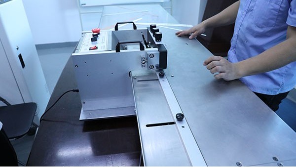 全自動(dòng)噴射點(diǎn)膠機(jī)