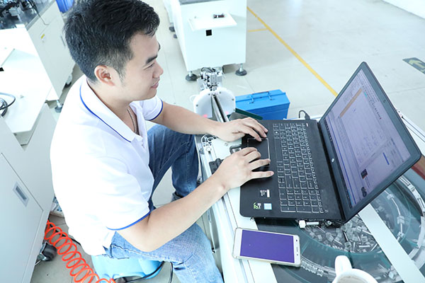 點膠機(jī)設(shè)備調(diào)試