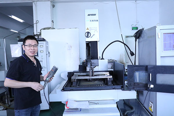 多角度自動點膠機加工