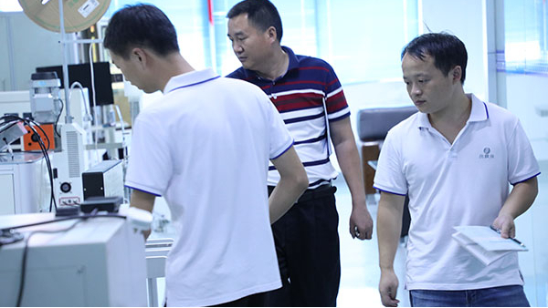 深圳全自動(dòng)點(diǎn)膠機(jī)哪家好