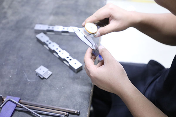 全自動高速點膠機質檢