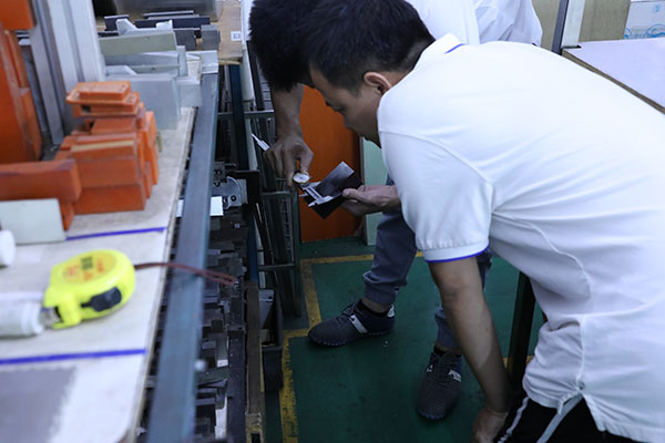 深圳半自動點膠機質檢