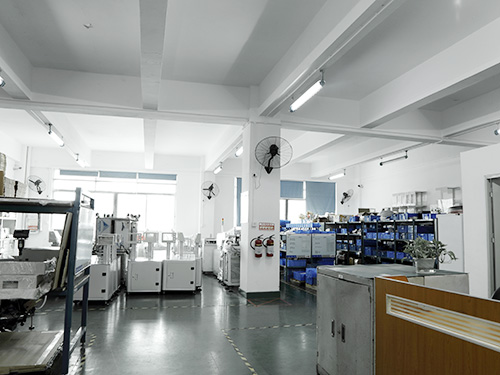 全自動(dòng)點(diǎn)膠機(jī)車間