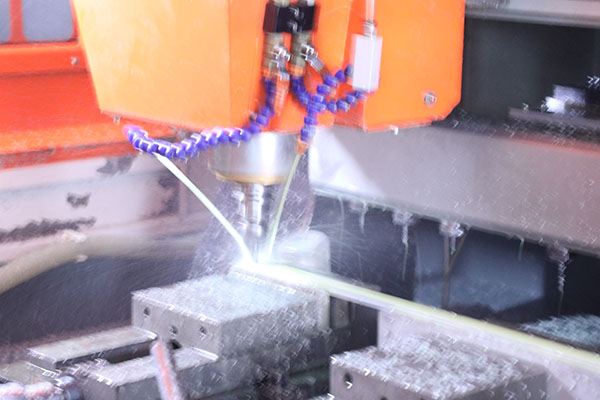 深圳全自動(dòng)點(diǎn)膠機(jī)廠家