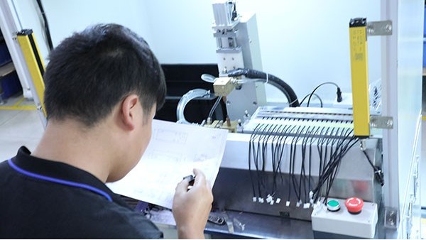 點膠機設備供應商